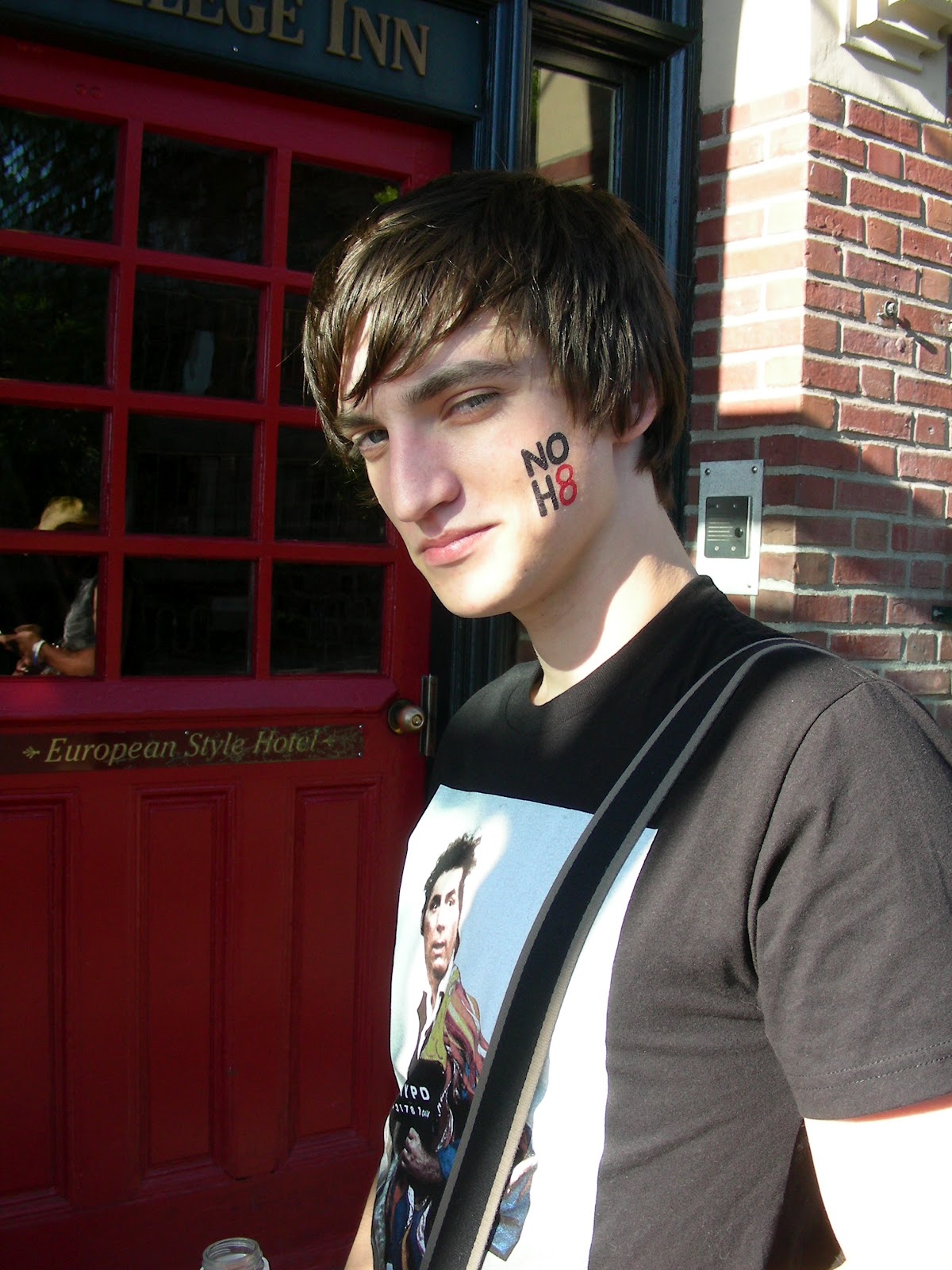 Bar gay louis st Richard hartan gay